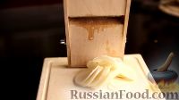 Фото приготовления рецепта: Картошка с грибами, запеченная под сыром - шаг №8