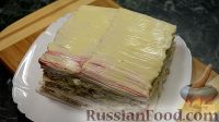 Фото приготовления рецепта: Закусочный торт-салат с крабовыми палочками - шаг №8