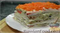 Фото приготовления рецепта: Закусочный торт-салат с крабовыми палочками - шаг №10