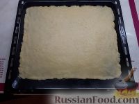 Фото приготовления рецепта: Песочные пирожные с шоколадно-ягодной начинкой - шаг №6