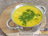Фото приготовления рецепта: Сырный суп с копченой курицей - шаг №10
