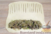 Фото приготовления рецепта: Калач "Подкова" с капустой и грибами - шаг №11
