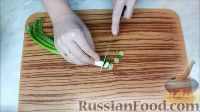 Фото приготовления рецепта: Легкий салат из капусты с морковью и яблоком - шаг №5