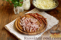 Фото приготовления рецепта: Салат из капусты с копченым мясом - шаг №3