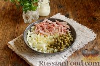 Фото приготовления рецепта: Салат из капусты с копченым мясом - шаг №4