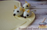 Фото приготовления рецепта: Салат "Мышки в сыре" с перепелиными яйцами - шаг №8