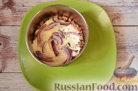 Фото приготовления рецепта: Салат "Мышки в сыре" с перепелиными яйцами - шаг №10