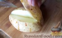 Фото приготовления рецепта: Крошка-картошка с колбасками и сыром - шаг №3