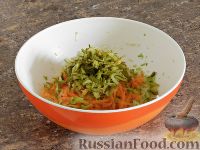 Фото приготовления рецепта: Хрустящая закуска из лаваша с овощной начинкой - шаг №4