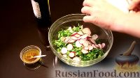 Фото приготовления рецепта: Зелёный салат с перловкой и лесными орехами - шаг №6