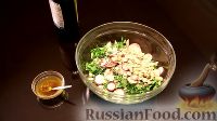 Фото приготовления рецепта: Зелёный салат с перловкой и лесными орехами - шаг №8