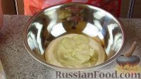 Фото приготовления рецепта: Заливной пирог с ветчиной, грибами и сыром - шаг №8
