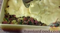 Фото приготовления рецепта: Заливной пирог с ветчиной, грибами и сыром - шаг №13