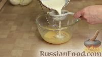 Фото приготовления рецепта: Лимонный торт с клубничным муссом - шаг №12
