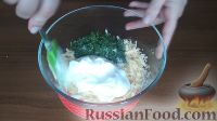 Фото приготовления рецепта: Закуска из лаваша с сыром, зеленью и чесноком - шаг №4