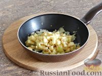 Фото приготовления рецепта: Тыквенный суп с яблоками - шаг №6