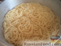 Фото приготовления рецепта: Спагетти по-болонски - шаг №4