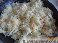 Фото приготовления рецепта: Гречневый суп с картофельными клёцками и грибами - шаг №4