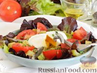 Фото к рецепту: Салат с картофелем, килькой и яйцом пашот