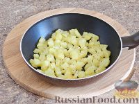 Фото приготовления рецепта: Салат с картофелем, килькой и яйцом пашот - шаг №3