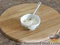 Фото приготовления рецепта: Салат с курицей, овощами и сыром - шаг №4