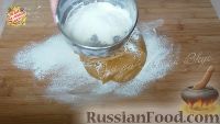 Фото приготовления рецепта: Торт "Медовик" с тонкими коржами и нежным кремом - шаг №7