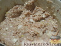 Фото приготовления рецепта: Ландорики (картофельные оладьи с мясом) - шаг №4