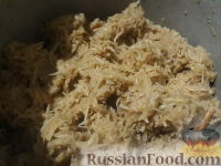 Фото приготовления рецепта: Ландорики (картофельные оладьи с мясом) - шаг №2