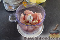 Фото приготовления рецепта: Куриные крокеты с сыром и ананасом, запеченные в духовке - шаг №3