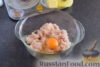 Фото приготовления рецепта: Куриные крокеты с сыром и ананасом, запеченные в духовке - шаг №4