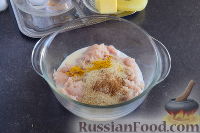 Фото приготовления рецепта: Куриные крокеты с сыром и ананасом, запеченные в духовке - шаг №7