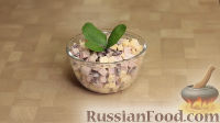 Фото приготовления рецепта: Салат "Трио" из ветчины, сыра и красной фасоли - шаг №5