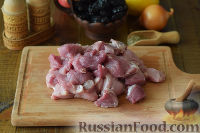 Фото приготовления рецепта: Свинина с черносливом и яблоками (в духовке) - шаг №2