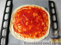 Фото приготовления рецепта: Домашняя пицца "Как я люблю" - шаг №3