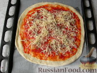 Фото приготовления рецепта: Домашняя пицца "Как я люблю" - шаг №4