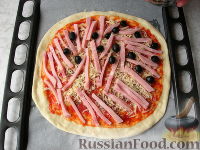 Фото приготовления рецепта: Домашняя пицца "Как я люблю" - шаг №5