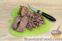 Фото приготовления рецепта: Салат с языком, грибами и огурцами - шаг №2