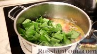 Фото приготовления рецепта: Суп с хамсой и черемшой - шаг №16