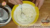 Фото приготовления рецепта: Лепёшки с зелёным луком и яйцом (на сковороде) - шаг №3