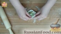 Фото приготовления рецепта: Лепёшки с зелёным луком и яйцом (на сковороде) - шаг №11