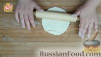 Фото приготовления рецепта: Лепёшки с зелёным луком и яйцом (на сковороде) - шаг №13
