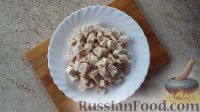 Фото приготовления рецепта: Салат с курицей и ананасами - шаг №3