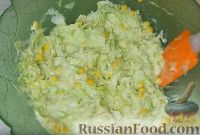 Фото приготовления рецепта: Капустные блины с кукурузой - шаг №2