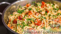 Фото к рецепту: Спаггети с курицей и помидорами черри