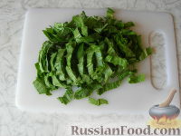 Фото приготовления рецепта: Салат из щавеля и помидоров - шаг №2