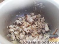 Фото приготовления рецепта: Тушеная капуста с мясом (в мультиварке) - шаг №9