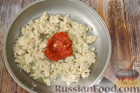 Фото приготовления рецепта: Капуста по-трансильвански, с рисом, фаршем и колбасками - шаг №7