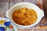 Фото приготовления рецепта: Капуста по-трансильвански, с рисом, фаршем и колбасками - шаг №9