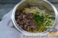 Фото приготовления рецепта: Салат с куриными сердечками, авокадо и рукколой - шаг №5