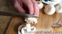 Фото приготовления рецепта: Куриные котлеты с грибами и зеленью петрушки - шаг №4